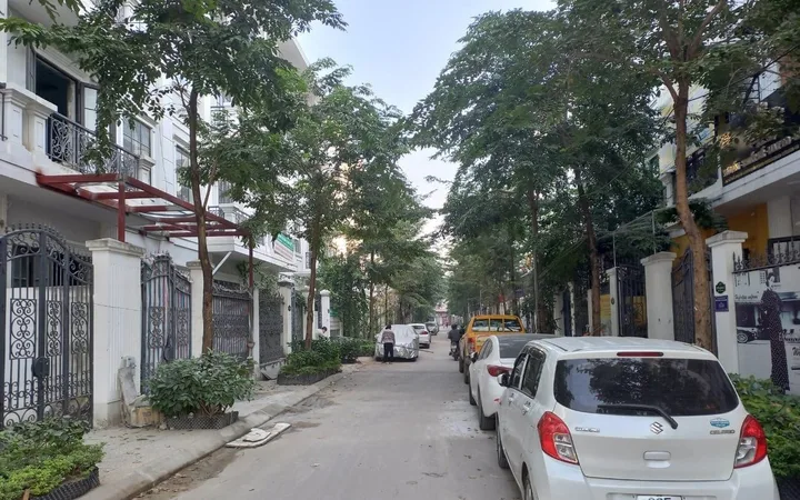 Bán nhà Liền Kề Xây thô Khu đô thị mới Đại Kim - Nguyễn Xiển, 5 tầng, ô chờ thang máy, vỉa hè, 85m2, 25.7 tỷ