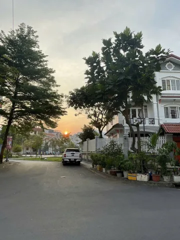 BÁN ĐẤT BIỆT THỰ QUẬN 2, KDC PHÚ NHUẬN 10 MẪU – ĐƯỜNG NGUYỄN DUY TRINH QUẬN 2
Vị trí đẹp cạnh công viên,ngang 9m