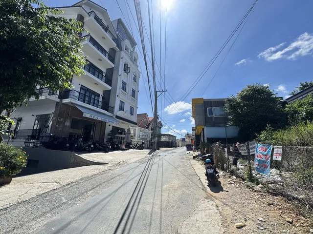 Bán gấp đất mặt tiền đường chính Trạng Trình Đà Lạt giá tốt.