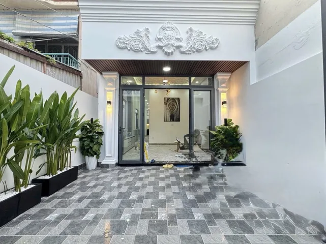 Nhà mới cạnh Cư Xá Ngân Hàng; cách HXH 20m; ngang 4,8m vuông; thu nhập 12tr/tháng; sân rộng