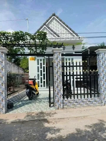 Quá Kẹt ! Cần Bán Căn Nhà Cấp 4 Chỉ Với 1 Tỷ 5 Gần KCN Tây Bắc . DT 100m2, Sổ Hồng Riêng