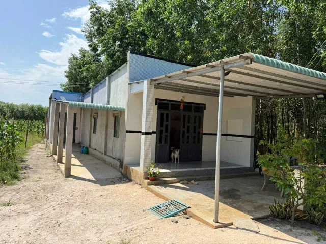Bán hơn 1.040m2       Đất tặng nhà giá rẻ. Xã láng Dài. Đất đỏ