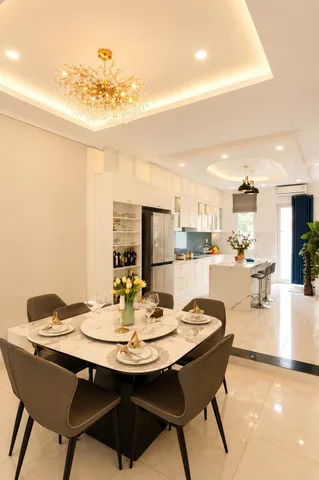 bán nhà TP Tân Uyên Bình Dương cũ, trong khu compound kiến trúc Pháp, tiện ích nội khu đẳng cấp, ngoại khu bán kính 1km đầy đủ nhu cầu ở