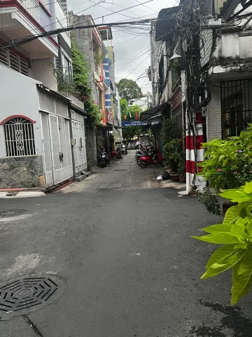 - , gần chợ, trường học, siêu thị, gần nhà thờ Ba chuông, gần trường Phạm Ngọc Thạch… giáp quận 3, phú nhuận…