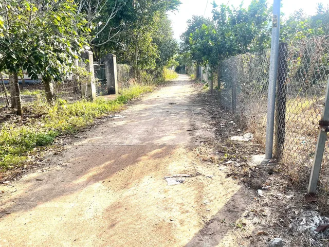 Diên Tân bán lổ giá chỉ còn 320 triệu 
- DT: 101m  có 64m thổ cư. Sau qh ra thành 2 mặt tiền 
Cách Hương lộ 62 chỉ 100m. Khu dân cư hiện hữu. Đường bê tông 5m , đất bằng phẳng đẹp
💵