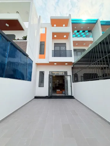 Nhà Trệt Lầu xây mới hẻm 99 Lê Hồng Phong-Phú Lợi (phường Phú Lợi-TP.HCM) vị trí trung tâm cách Ngã tư Lê Hồng Phong 500m, Chợ Bình Điềm, Chợ Đầu mối Phú Hòa 700m, Đại học Thủ Dầu Một 1,2km-ĐH.Bình Dương, ngã tư Chợ Đình 1,8km...
Khu trung tâm TDM, tiện 