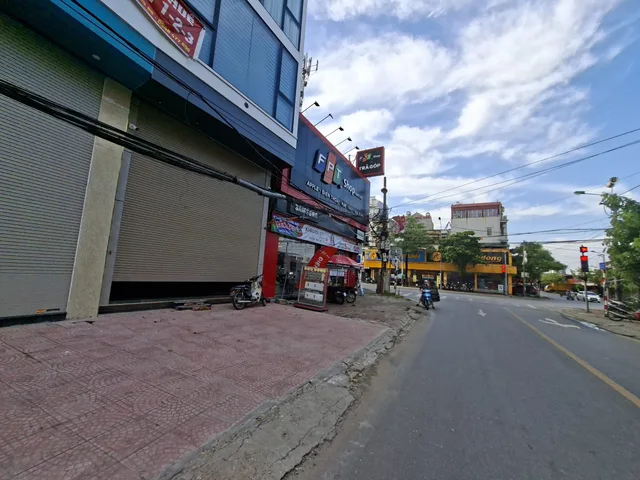 Bán nhà 3 tầng lô góc kinh doanh ô tô tránh,sát chợ Vân Trì,không quy hoạch. Giá 8 tỷ thương lượng