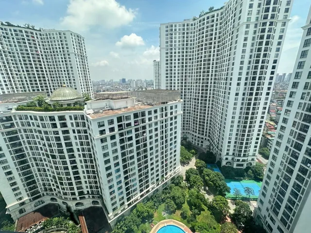 Bán căn hộ Royal City tầng trung view bể bơi 💥 130m2 3PN2WC tầm 12.x tỷ — Nội thất đẹp ở ngay