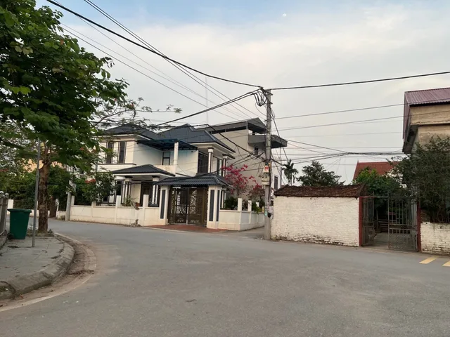 bán đất phi liệt- văn giang, đường thông ngõ thoáng, cạnh hồ điều hòa, nhỉnh 3.3 tỷ.