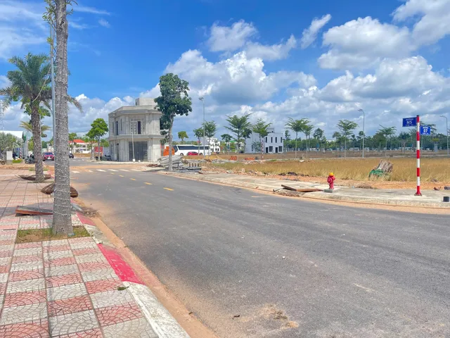 Cần bán lô đất ngay vsip 3 tân uyên. sổ hồng riêng. gần mặt tiền dt 741