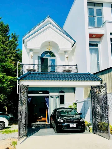 Nhà trệt lầu mái thái mới đẹp Phú Mỹ (phường Bình Dương-TP.HCM) mt đường Vành Đai-Dx006 sát bên khu TĐC Phú Mỹ-Phú Tân đường oto né nhau