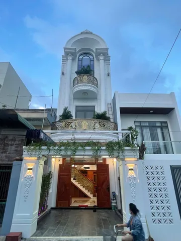 Bán nhà : 1 trệt 2 lầu mới xây kiểu dáng Châu Âu, mái vòm Nhật full nội thất tại trung tâm thành phố Biên Hòa.