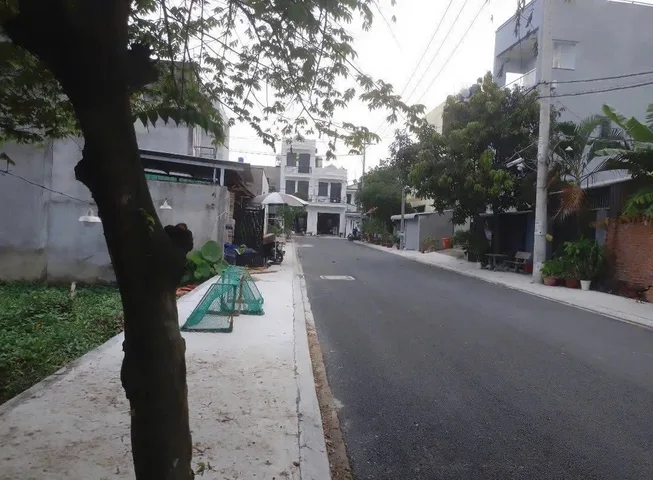 ĐẤT 2 MẶT HẺM GIÁ RẺ Q12
Đường Thạnh Xuân 52 phường Thới An mới, TpHCM (phường Thạnh Xuân, quận 12 cũ)
Sổ hồng vuông 4x25=100m2, thổ cư 92m2 ko dính lộ giới, 2 mặt hẻm trước sau, hẻm chính nhựa 10m thông bờ sông mát mẻ, câu cá, cafe...
Khu vực an ninh,