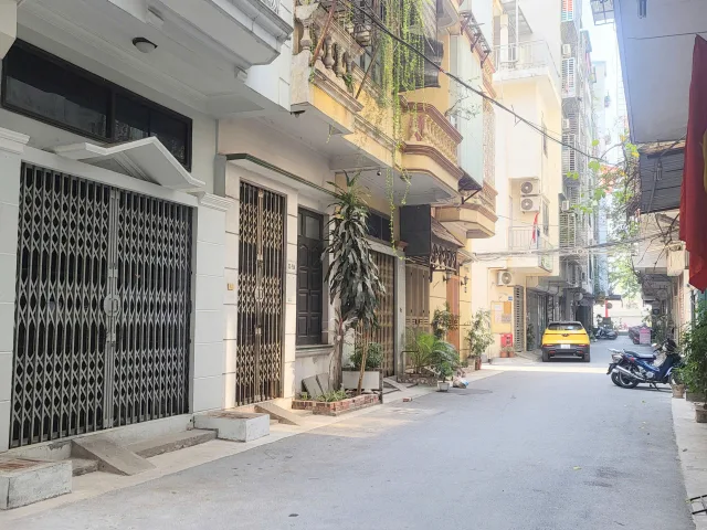 Cho thuê nhà ngõ 215 TRẦN QUỐC HOÀN, Cầu Giấy. 24 triệu/tháng. Phù hợp  Văn Phòng, Công Ty, Trung tâm giáo dục