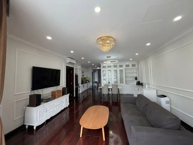 Bán căn hộ cao cấp Royal City 💥 Ban công Đông Nam view bể bơi — 130m2 3PN2WC tầm 12.x tỷ