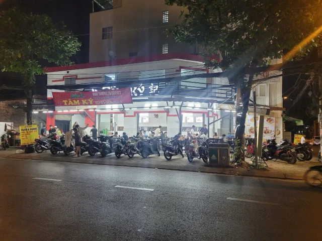 Bạn Căn góc 2 mặt tiền đường Lâm Văn bền quận 7 ngang 17 dài 7. Đang thu nhập 100tr/tháng. Giá bán 36,5 tỷ