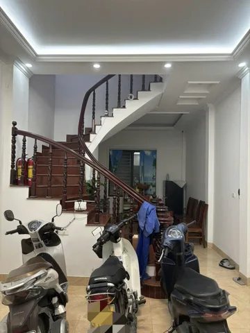 Cho thuê nhà ngõ Ô TÔ 215 Trần Quốc Hoàn, Cầu Giấy 45m*6T(8 phòng) giá 24tr