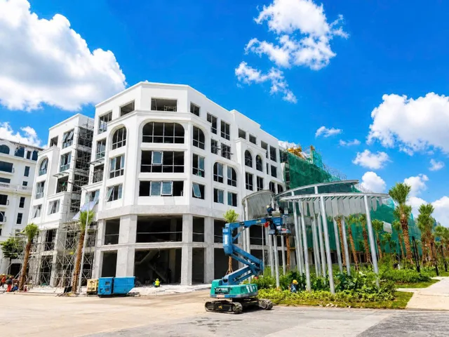 Bán Nhà riêng 115m2 có sẵn 90 m2 thổ cư giá 17 tỷ tại Đường Hoàng Quốc Việt Phường Bãi Cháy Thành phố Hạ Long Quảng Ninh