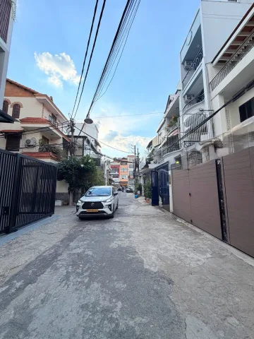 VỊ TRÍ ĐẸP, HẺM Ô TÔ QUAY ĐẦU - NHÀ 4 TẦNG - GẦN SÂN BAY - HOÀNG VIỆT- ÚT TỊCH - HOÀNG VĂN THỤ