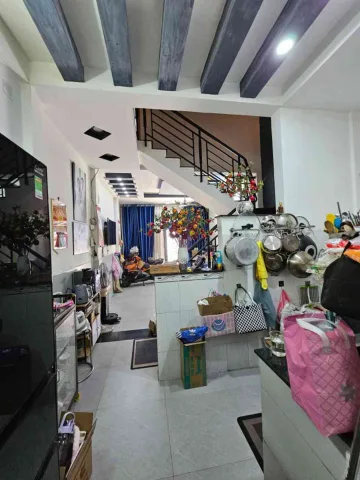 + Hẻm xe tải 6m thông, sát mặt tiền đường. Nhà 1 xẹt. Vị trí quá ngon, kiếm không ra căn thứ2 trong khu vực.