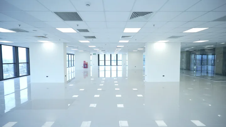 🔥 CHO THUÊ MB THƯƠNG MẠI 370M² TẠI CHÂN ĐẾ TÒA NHÀ Ở MẠC THÁI TỔ, MT RỘNG VỊ TRÍ ĐẸP