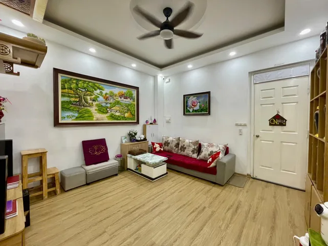 Bán căn hộ toà B10A Nam Trung Yên. Trung tâm quận Cầu Giấy, 2 ngủ đẹp về ở ngay