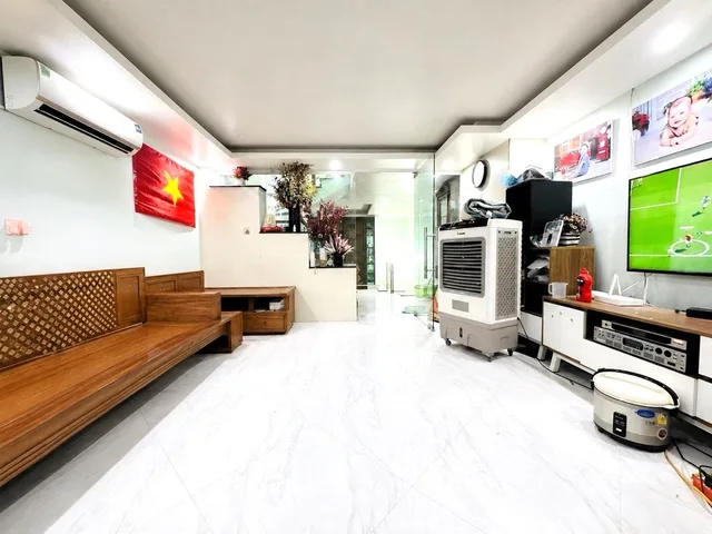 Bán nhà Ngõ 402 MỸ ĐÌNH. Ngõ 3m VF3 qua nhà. Ngõ thông thoáng. Nhà dân xây