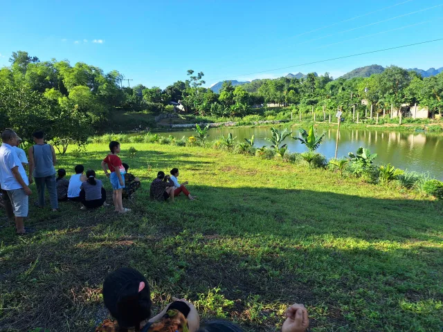 BÁN ĐẤT BÁM HỒ TẠI KIM BÔI , CÓ 2415M THỔ CƯ