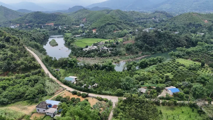 Bán Đất 2200m2 có sẵn 200 m2 thổ cư Bám sông bôi Huyện Kim Bôi Hòa Bình