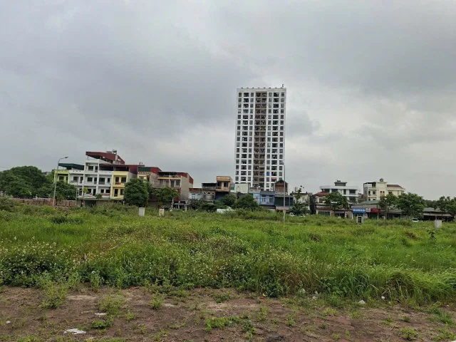 🇻🇳🇻🇳Cc Bán lô khắc niệm 2, TP Bắc Ninh. 
Dãy L2 , trục Đường 14,5m .
🌿 Diện Tích 93.5m2 , Hướng Đông Nam 
🌿 Mặt Tiền 5.5m