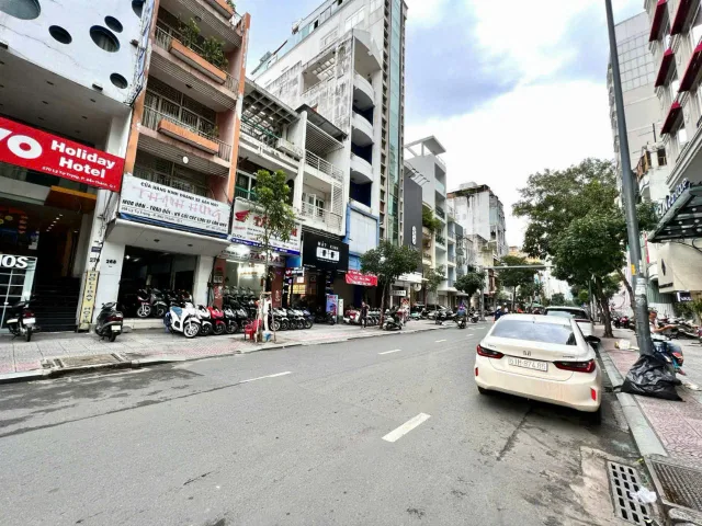 Bán Nhà Mặt Tiền 270 Lý Tự Trọng, Phường Bến Thành, Quận 1