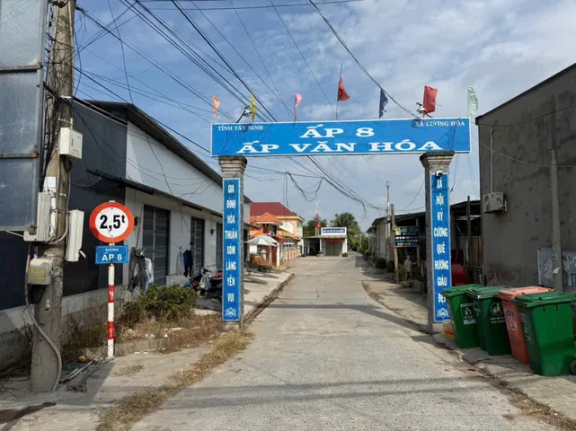 Bán nhà kho mt đường beton xe tải ấp 8 , Lương Hòa dt 400m2 full thổ giá 4 tỷ