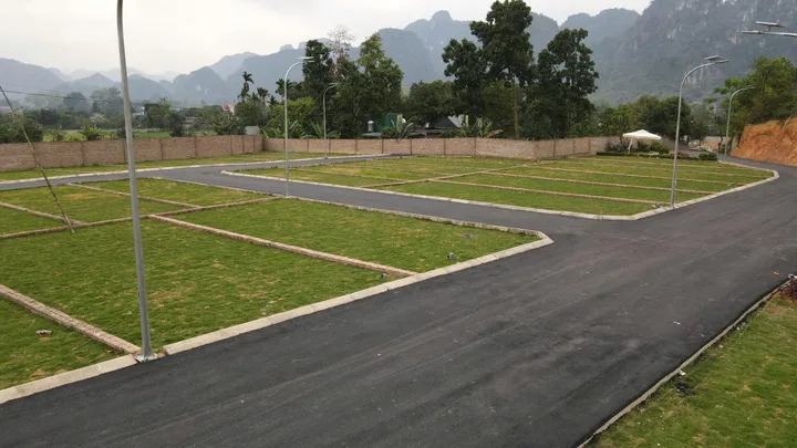 BÁN NHANH - CHỈ 495 TRIỆU -  DIỆN TÍCH 80.8 M2 FULL THỔ CƯ , CÁCH HÀ NỘI 400 MET
