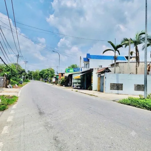 Cần Bán Gấp ! Lô đất Mặt tiền Đường Nguyễn Thị Lắng Xã Củ Chi