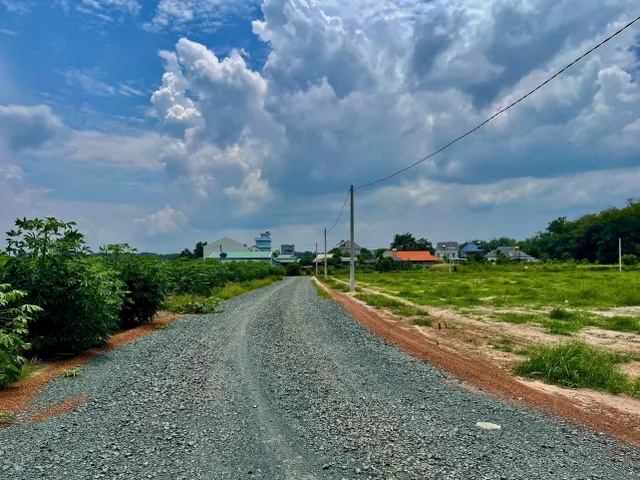 Bán Đất 180m2 có sẵn 60m2 thổ cư, giá 365tr, mặt tiền ngang 6m, sát bên KCN Becamex Chơn Thành - Bình Phước