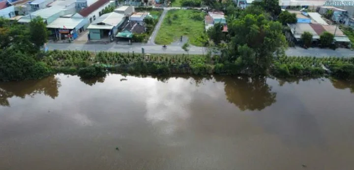 Bán Đất 1040m2 có sẵn 616.5 m2 thổ cư giá 18 tỷ tại Đường Vườn Thơm Xã Bình Lợi Huyện Bình Chánh TP. Hồ Chí Minh