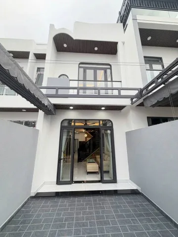Chủ Nhà Cần Bán Gấp! Nhà 120M², 1 Trệt 1 Lầu, 3PN, Sổ Hồng Riêng Chỉ 2Tỷ1 Ngay Trung Tâm Thủ Dầu Một