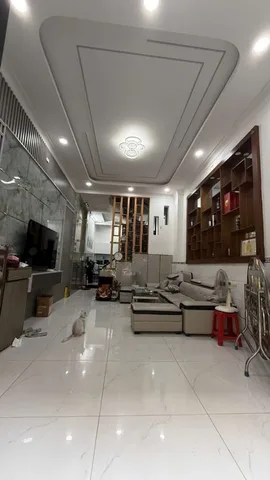 BÁN NHÀ KẾ CHỢ HIỆP THÀNH 13 QUẬN 12 50M² 4 TẦNG 5PN 5.63 TỶ HẺM XE HƠI TRÁNH FULL NỘI THẤT