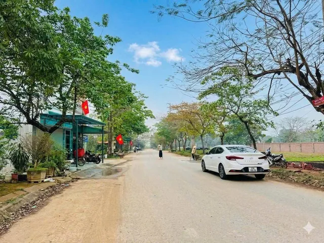 Bán Đất 100m2 TĐC Vai Réo có sẵn 100 m2 thổ cư giá 4.3 tỷ tại Đường 446 Xã Phú Cát Huyện Quốc Oai Hà Nội