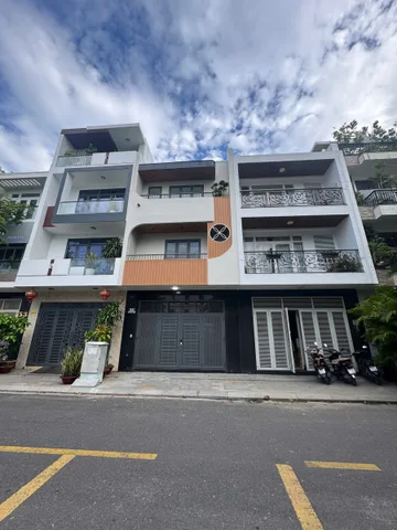 Bán Nhà riêng 82.5m2 có sẵn 82.5 m2 thổ cư giá 11.7 tỷ tại Đường B1 Phường Phước Hải Thành phố Nha Trang Khánh Hòa