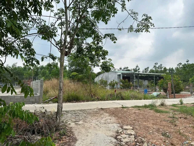 Bán Đất 900m2 (30m ngang) có sẵn 300m2 thổ cư giá 690 triệu