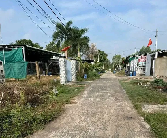 Bán Đất 1.200m2 (40m ngang) có sẵn 400m2 thổ cư giá 690 triệu