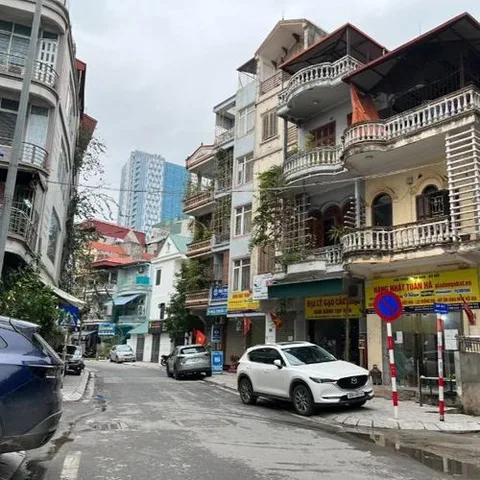 BÁN NHANH GIÁ ĐẦU TƯ LÔ ĐẤT VÀNG PHỐ LẠC LONG QUÂN-TÂY HỒ-DT 180M2 MT 6.6M-GIÁ 49.5 TỶ