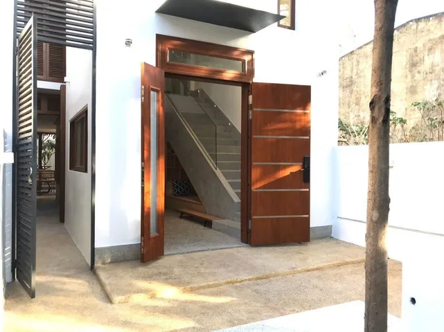 Cho thuê nhà đẹp Sân Vườn khu Sơn Thủy gần biển gần Hyatt
