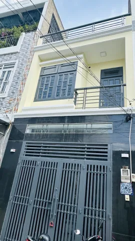 🚨 CHỈ 5,5 TỶ – NHÀ MỚI 3 TẦNG FULL NỘI THẤT CAO CẤP – HXH ĐỖ CỬA – CÁCH VÕ VĂN HÁT 50M – NGAY THPT LONG TRƯỜNG