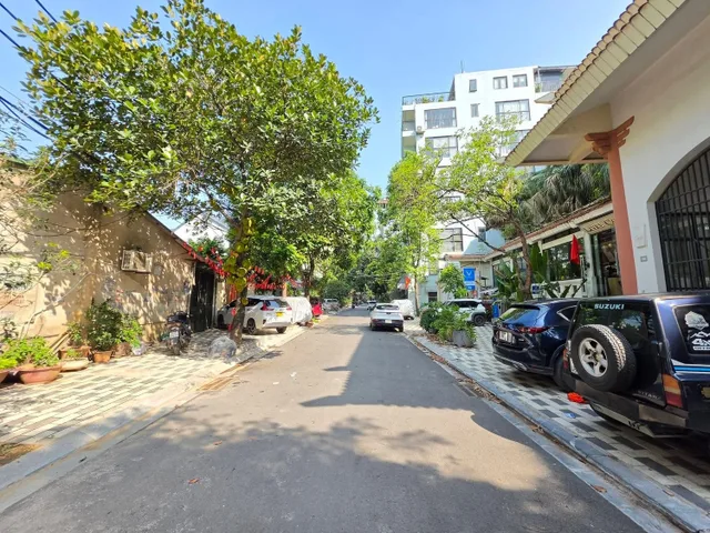 BÁN NHAN LÔ ĐẤT SIÊU ĐẸP PHỐ ÂU CƠ-TÂY HỒ-DT 250M2 MT 12M-GIÁ 50 TỶ