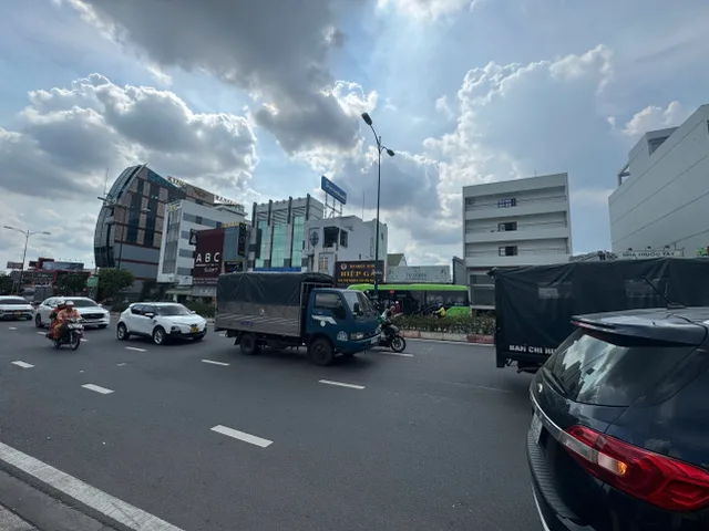 BDS  HVL BÁN GẤP 691-693 Lê Văn Việt Q9