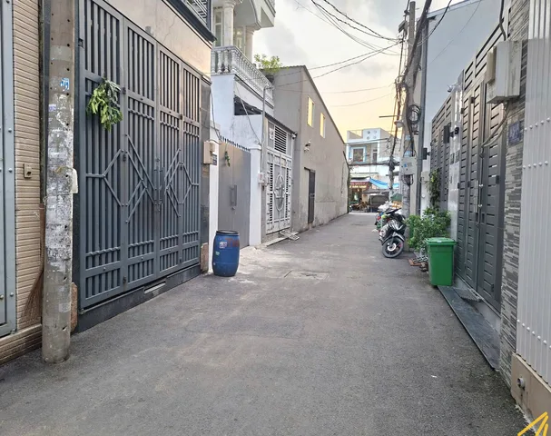 Bình Tân nhà 4 tầng 80m2, chỉ 7ty,  hẻm xe tải thông