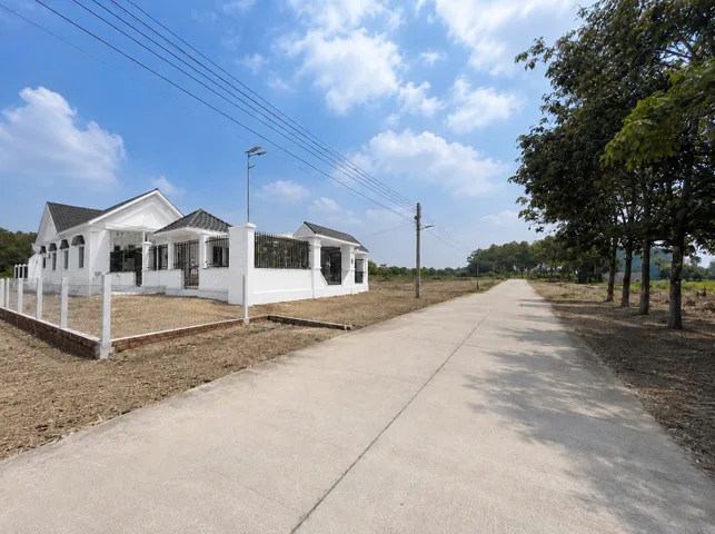 Bán Đất 200m2 có sẵn thổ cư sát bên đường ql lớn