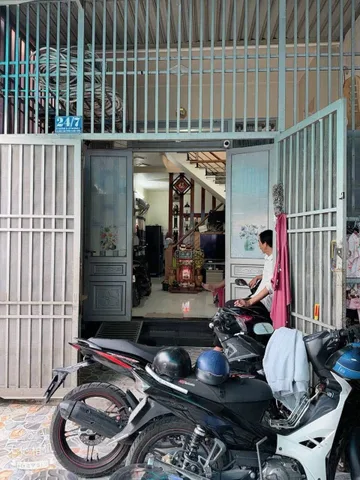 Hơn 1 tỷ nhà đẹp vô ở ngay 4,2x11 đúc 1 lầu 2PN 2WC khu dân cư đường Phạm Thị Giây sổ hồng chung giữ sổ hồng chính, có GPXD sát bên Q12
